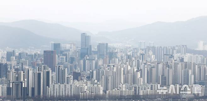 [서울=뉴시스] 김혜진 기자 = 2월26일 서울 중구 남산에서 서울시내 아파트가 보이고 있다. 2026.02.26. jini@newsis.com