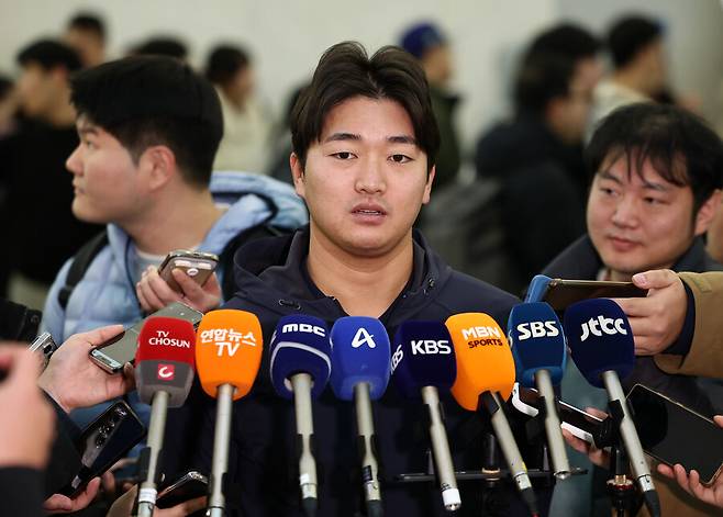 ▲ 인터뷰하는 고우석 ⓒ 연합뉴스