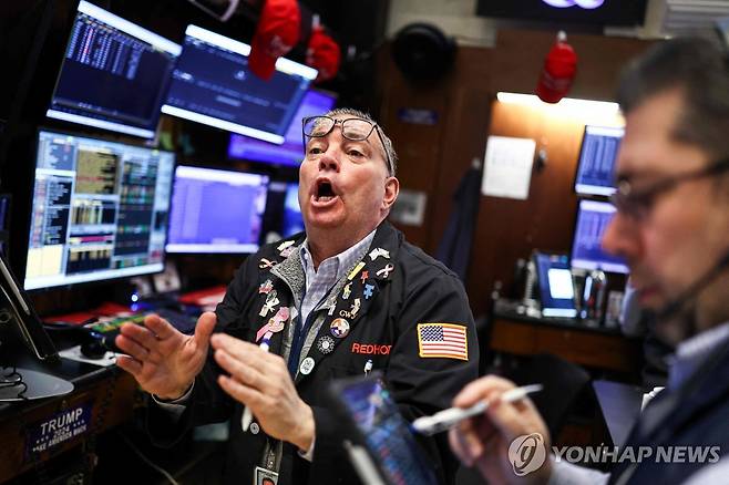뉴욕 증권거래소(NYSE) 트레이더 [AFP=연합뉴스 자료사진. 재배포 및 DB 금지]