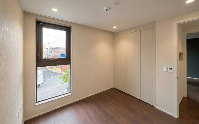 창원 주택 ‘까사예마’ 2층 침실.