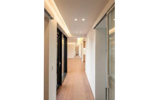 창원 주택 ‘까사예마’ 2층 복도.
