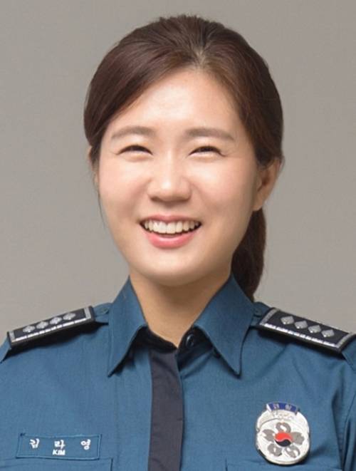 귀가하던 중 투신을 시도하던 10대 청소년을 발견하고 침착한 설득으로 생명을 구한 구미경찰서 여성청소년과 여성보호계 김라영 경사<김라영 경사 제공>