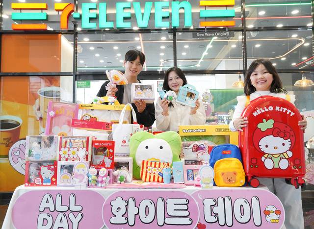세븐일레븐은 이달 14일 화이트데이를 맞아 ‘산리오캐릭터즈’, ‘유미의 세포들’, ‘두햄빠!’ 등 MZ세대의 선호도가 높은 캐릭터들과 최근 유행하는 ‘얼먹젤리’ 트렌드를 겨냥한 ‘올데이 화이트데이’ 행사를 진행한다.(세븐일레븐 제공)