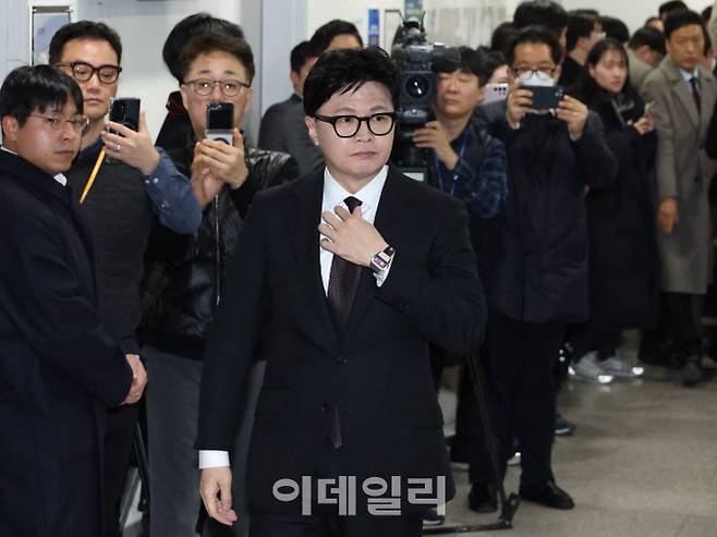 [이데일리 노진환 기자] 한동훈 국민의힘 전 대표가 29일 국회 소통관에서 기자회견을 갖고 제명 처분에 대한 입장을 밝히기 위해 들어서고 있다.