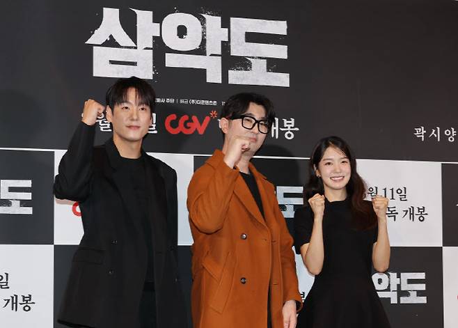 배우 곽시양(왼쪽부터), 채기준 감독, 배우 조윤서가 5일 서울 CGV용산아이파크몰에서 열린 영화 '삼악도' 시사 간담회에서 포즈를 취하고 있다.(사진=연합뉴스)