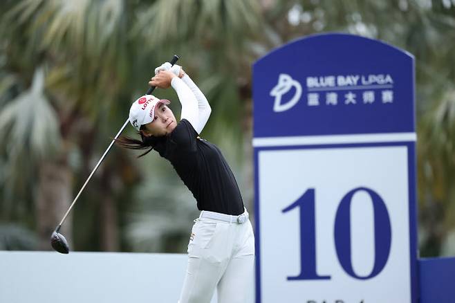 황유민이 중국에서 열린 블루베이 LPGA 대회 1라운드 10번홀에서 티샷을 하고 있다. (사진=LPGA/Getty Images)