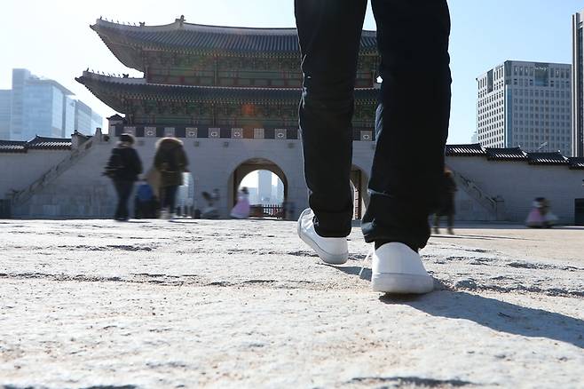 걸어다니는 습관을 유지하면 체지방을 빼는 데 큰 도움이 된다. 사진=게티이미지뱅크