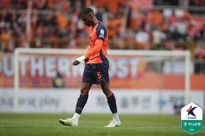 개막전서 퇴장 당한 뒤 인종차별적 악플을 받고 있는 이탈로(한국프로축구연맹 제공)