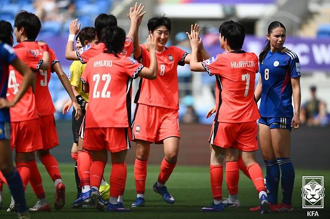 여자축구대표팀이 5일 필리핀전에서 득점한 뒤 기뻐하고 있다. 제공 | 대한축구협회