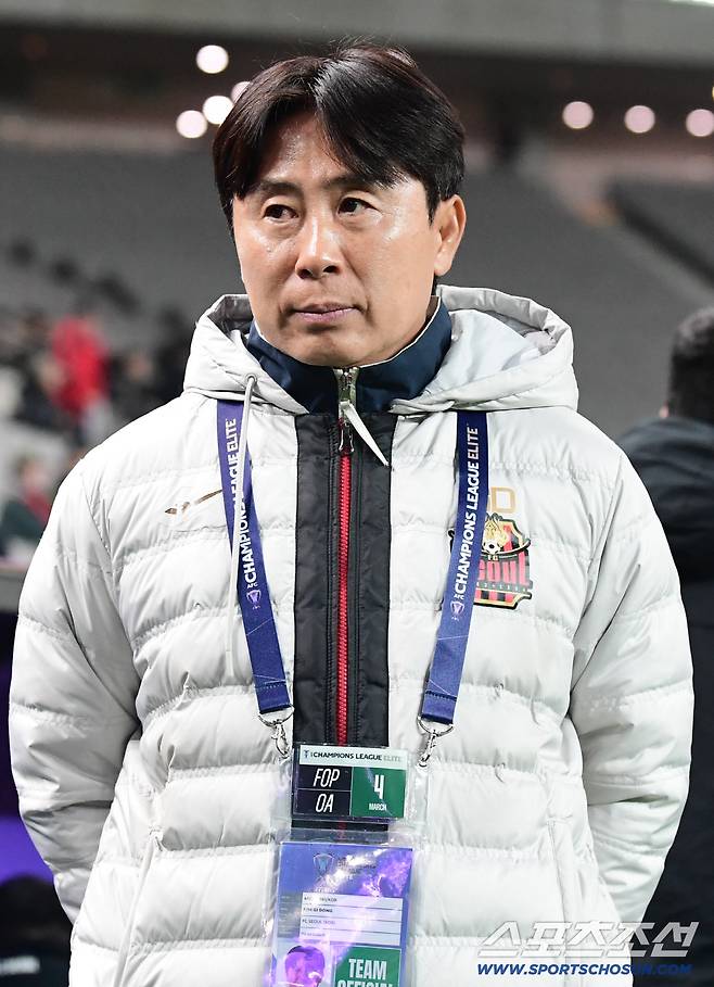 4일 오후 서울월드컵경기장에서 열린 FC서울과 비셀 고베의 아시아챔피언스리그 엘리트(ACLE) 16강 1차전 경기. 경기 준비하는 FC서울 김기동 감독. 상암=송정헌 기자songs@sportschosun.com/2026.03.04/