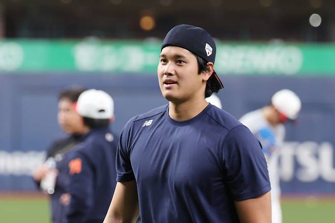 월드베이스볼클래식(WBC) 출전을 앞둔 일본 야구 대표팀 오타니 쇼헤이가 1일 일본 오사카 교세라돔에서 훈련을 마친 뒤 퇴장하고 있다. 2026.3.1 연합뉴스