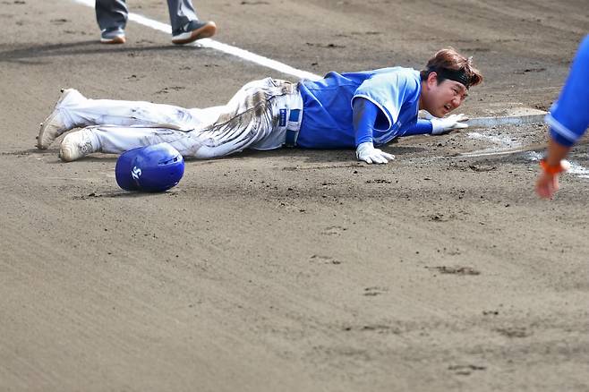 삼성 장승현이 2일 KIA와의 연습경기서 주루 도중 햄스트링 부상을 당했다., 사진제공=삼성 라이온즈