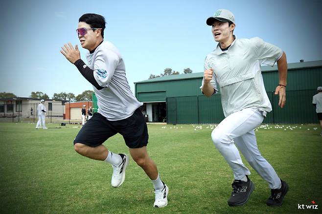 KT 허리를 책임지는 손동현(왼쪽)과 원상현. 사진제공=KT 위즈