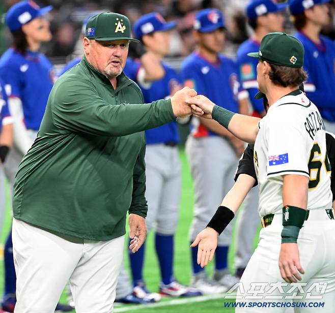 5일 일본 도쿄돔에서 열린 WBC(월드베이스볼클래식) 호주와 대만의 경기. 호주 데이브 닐슨 감독이 그라운드로 나서고 있다. 도쿄(일본)=허상욱 기자wook@sportschosun.com/2026.03.05/