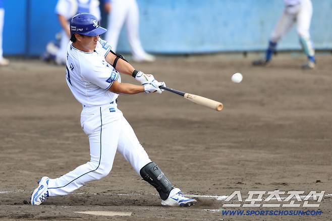 삼성 라이온즈 이성규가 5일 LG 트윈스와의 연습경기서 타격하고 있다. 사진제공=삼성 라이온즈