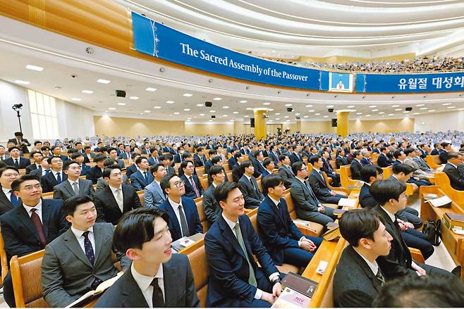 하나님의 교회는 ‘새 언약 유월절’을 초대교회 원형대로 회복해 지키고 있다. 지난해 ‘새예루살렘 판교성전’에서 거행된 유월절 대성회 모습.