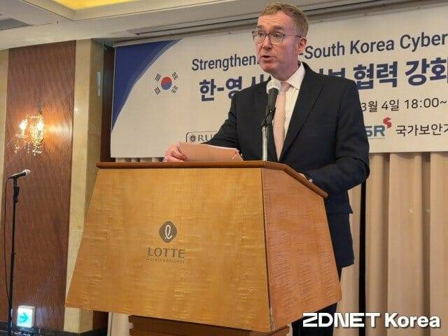 콜린 크록스 주한영국대사는 사이버 공격 대응을 위해 양국 협력을 강화할 것이라고 밝혔다.