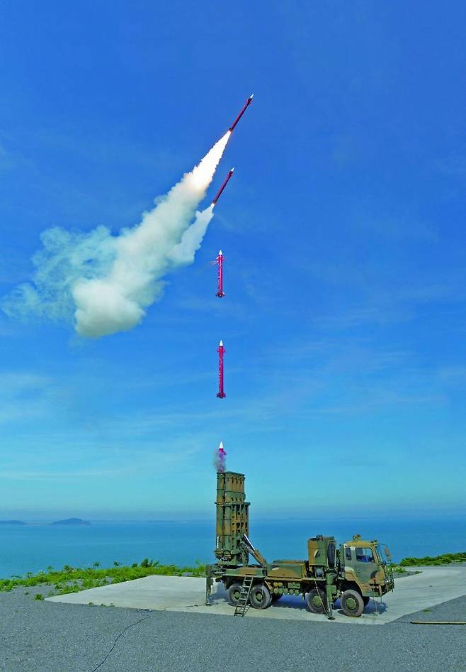 북 탄도미사일 요격용으로 개발된 국산 천궁-2 요격미사일. 최대 15km 고도의 북 미사일을 요격할 수 있다.