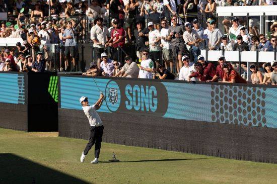 송영한이 LIV 골프 홍콩 1라운드에서 공동 3위로 출발했다. AP연합뉴스