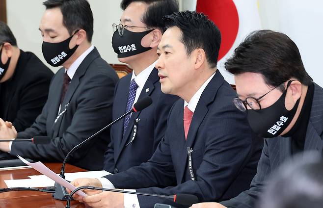 장동혁 국민의힘 대표가 5일 국회에서 열린 최고위원회의에서 발언하고 있다. 연합뉴스