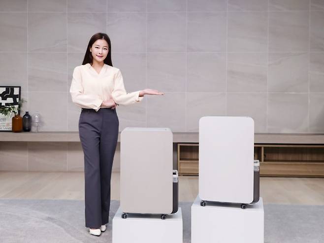 삼성전자가 뛰어난 에너지소비효율과 사용 편의성을 두루 갖춘 2026년형 고효율 인버터 제습기를 출시했다. 삼성전자 제공