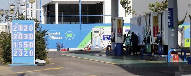 제주지역 주유소 모습(자료화면). 제주특별자치도가 중동 사태 장기화 가능성에 대비해 도내 에너지 비축 현황과 석유류 가격 모니터링을 강화하고 있다. /사진=뉴스1