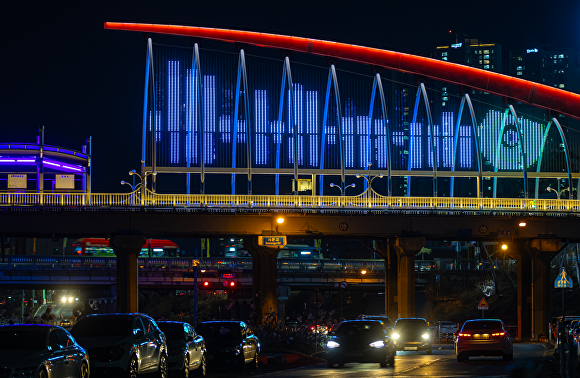 무심천 서문교 미디어파사드. [사진=청주시]