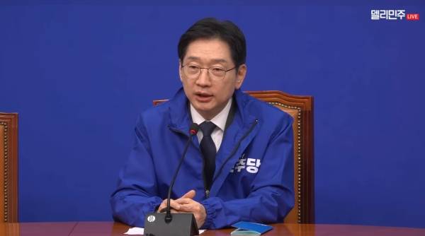 ▲5일 6·3 지방선거의 더불어민주당 경남지사 후보로 단수공천된 김경수 후보. 사진=더불어민주당 유튜브 델리민주 생중계