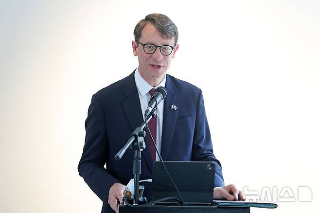 필립 베르투 대사, '한불 수교 140주년 기념 개막 음악회' 기자간담회[서울=뉴시스] 박진희 기자 = 필립 베르투 주한 프랑스 대사가 5일 서울 서대문구 주한 프랑스대사관에서 '한불 수교 140주년 기념 개막 음악회' 기자간담회를 하고 있다. 오는 7일 부천아트센터에서 프랑스와 한국 수교 140주년을 기념하는 2026년 프랑스 문화시즌 개막 음악회를 연다. 2026.03.05. pak7130@newsis.com