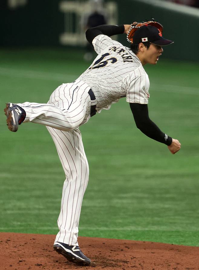 지난 2023년 3월 9일 일본 도쿄돔에서 열린 2023 월드베이스볼클래식(WBC) B조 1라운드 중국과 일본의 경기, 일본 대표팀 선발 오타니 쇼헤이가 2회초 힘차게 공을 던지고 있다. 뉴스1