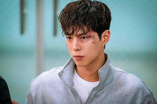 부상 속에서도 멈추지 않았던 투혼. 그 배경에는 어린 시절부터 겪어온 책임의 무게가 자리 잡고 있다. JTBC ‘굿보이’