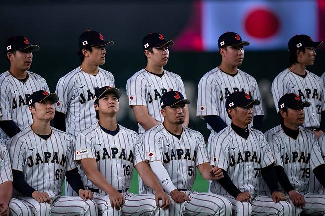 7일 오후 도쿄돔서 열리는&nbsp;한일전은 두 나라의 10번째 WBC 맞대결이다. 4일 도쿄돔서 기념촬영을 하는 일본 대표팀. 도쿄ㅣAP뉴시스