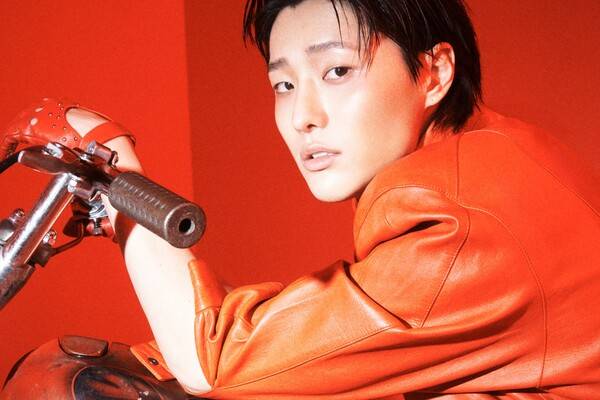 ▲ 우즈가 데뷔 13년 만에 발표한 첫 정규앨범 '아카이브. 1'으로 음악차트를 강타하고 있다. 제공|이담엔터테인먼트