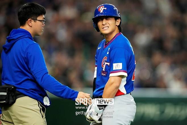 ▲ 대만의 프리미어12 우승 주역인 천제셴이 월드베이스볼클래식(WBC) 첫 경기부터 부상을 당했다. 사구의 여파로 인해 왼손 검지 부위가 골절됐고, 남은 경기에는 출전이 불가능할 것으로 보인다.