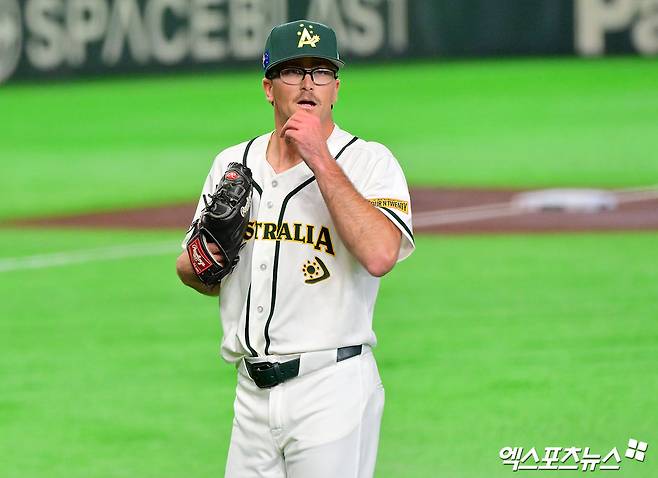 5일 오후 일본 도쿄돔에서 열린 2026 월드베이스볼클래식(WBC) C조 대만과 호주의 경기, 2회초 수비를 마친 호주 웰스가 더그아웃으로 향하고 있다. 도쿄, 김한준 기자