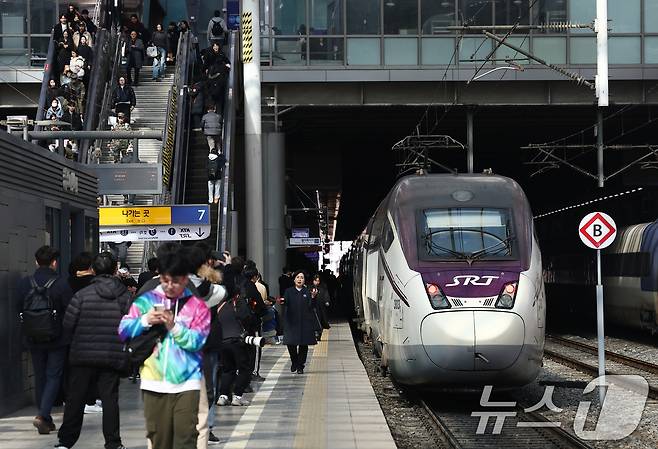 서울역 SRT 모습. 2026.2.25 ⓒ 뉴스1 김민지 기자