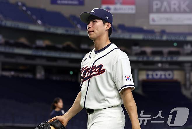 2026 월드베이스볼클래식(WBC) 대한민국 국가대표팀 김혜성이 4일 일본 도쿄돔에서 훈련을 마친 뒤 그라운드를 나서고 있다. 2026.3.4 ⓒ 뉴스1 구윤성 기자