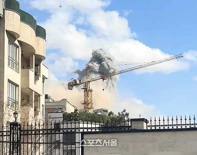 이기제가 1일 이란 테헤란 대사관에서 찍은 폭발 사진. 제공 | 이기제