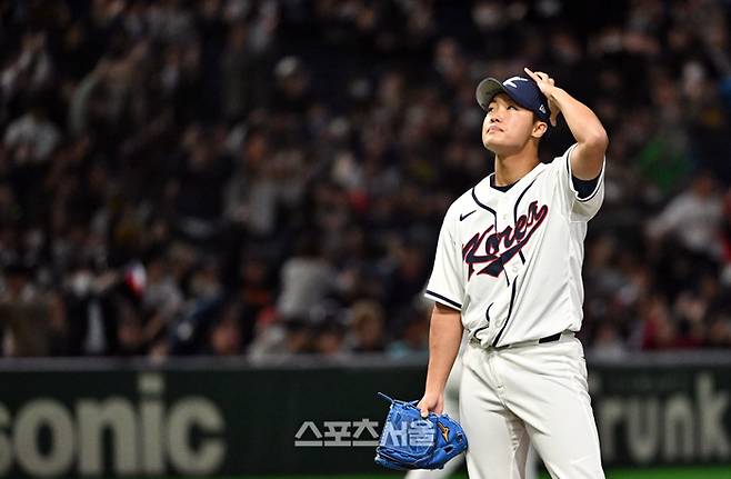 대한민국 야구대표팀의 정우주가 5일 일본 도쿄 도쿄돔에서 열린 2026 월드 베이스볼 클래식(WBC) 조별리그 체코와의 경기 5회초 1사 1-2루 상황에서 체코 바브라에게 3점 홈런을 허용한 뒤 아쉬워하고 있다. 도쿄(일본) | 박진업 기자 upandup@sportsseoul.com