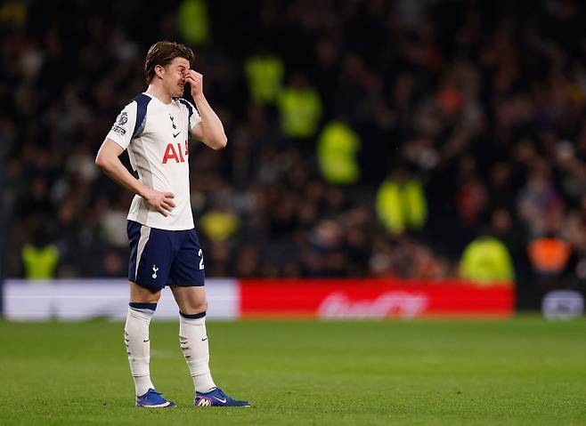 6일 크리스털 팰리스 전에서 상대 팀에 세번째 골을 허용한 뒤 당혹스러워 하는 토트넘 미드필더 코너 갤러거./AFP 연합뉴스