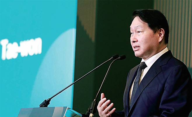 최태원 SK그룹 회장이 2월 20일 미국 워싱턴 D.C.에서 열린 트랜스퍼시픽다이얼로그(TPD) 행사에서 환영사를 하고 있다. /SK