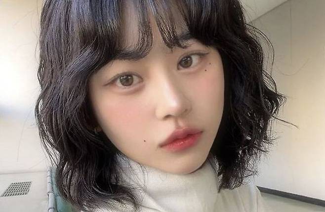 디즈니+(플러스) 예능 '운명전쟁49'에서 'MZ 무당'으로 주목받고 있는 노슬비.사진=SNS 캡