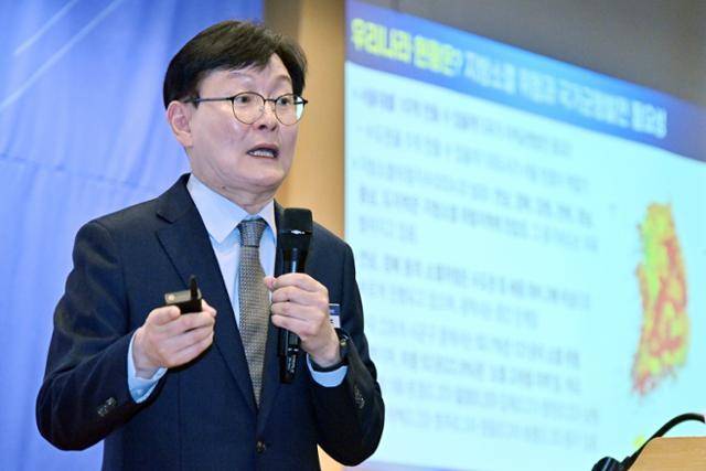 정태주 국립경국대 총장이 5일 국회에서 열린 '미지답 국가중심 국‧공립대 육성 포럼'에서 주제 발표를 하고 있다. 민경석 기자