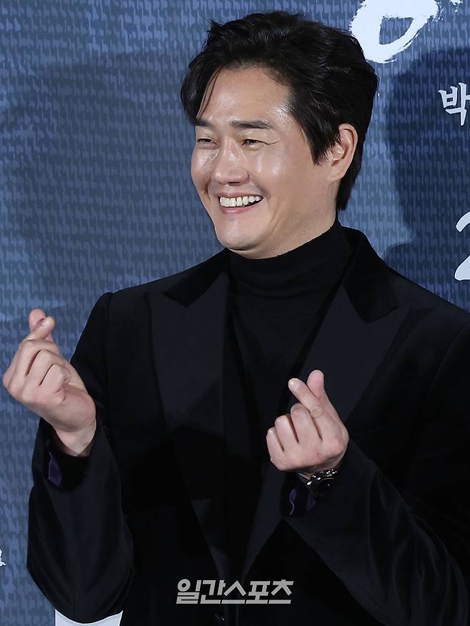 배우 유지태가 19일 오전 서울 용산구 CGV 용산아이파크몰에서 열린 영화 '왕과 사는 남자' 제작보고회에 참석해 포토타임을 갖고 있다. 서병수 기자 qudtn@edaily.co.kr /2025.12.19/