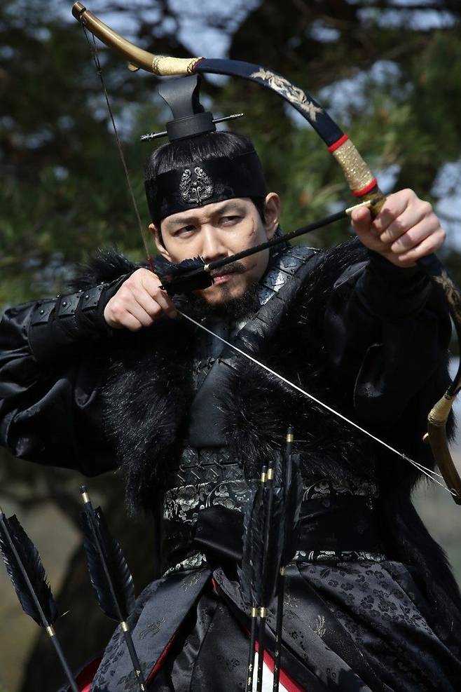 영화 '관상'에서 카리스마 넘치는 수양대군을 연기한 배우 이정재. 사진 쇼박스