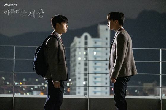 JTBC 드라마 ‘아름다운 세상’의 한 장면. 드라마는 학교폭력 가해 학생 부모가 학폭위 소집을 막으려 시도하고, 학교 측은 제대로 된 조사 없이 가벼운 징계를 내리는 장면을 통해 학폭위의 문제점을 조명했다. JTBC