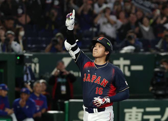 대만전에서 만루홈런을 치고 홈으로 들어오는 오타니. 로이터=연합뉴스