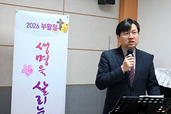 장진원 라이프호프 상임이사가 지역사회의 최후의 안전망으로서 한국교회가 감당해야 할 생명보듬 사역의 중요성을 강조하고 있다.