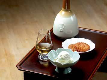 계피향이 감돌고 단맛이 있는 감홍로는 약과나 한과와 잘 어울린다. 커피 대신 감홍로를 아이스크림에 부어 아포가토 스타일로 즐겨도 좋다.