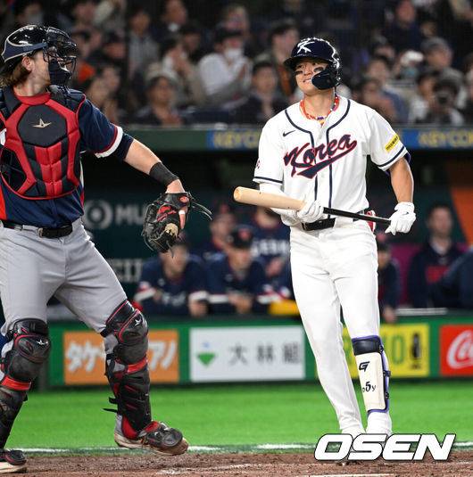 [OSEN=도쿄(일본), 손용호 기자] 5일 일본 도쿄돔에서 월드베이스볼클래식(WBC) 조별리그 C조 한국과 체코의 경기가&nbsp;열렸다.한국은 소형준, 체코는 다니엘 파디샥을 선발투수로 내세웠다.2006년 4강, 2009년 준우승을 차지한 경험이 있는 한국은 이후 3개 대회(2013년, 2017년, 2023년)에서 모두 8강 토너먼트 진출에 실패했다. 이번 대회에서는 17년 만에 본선 토너먼트 진출을 노린다.4회말 1사에서 한국 김도영이 삼진으로 물러나고 있다. 2026.03.05&nbsp;/spjj@osen.co.kr